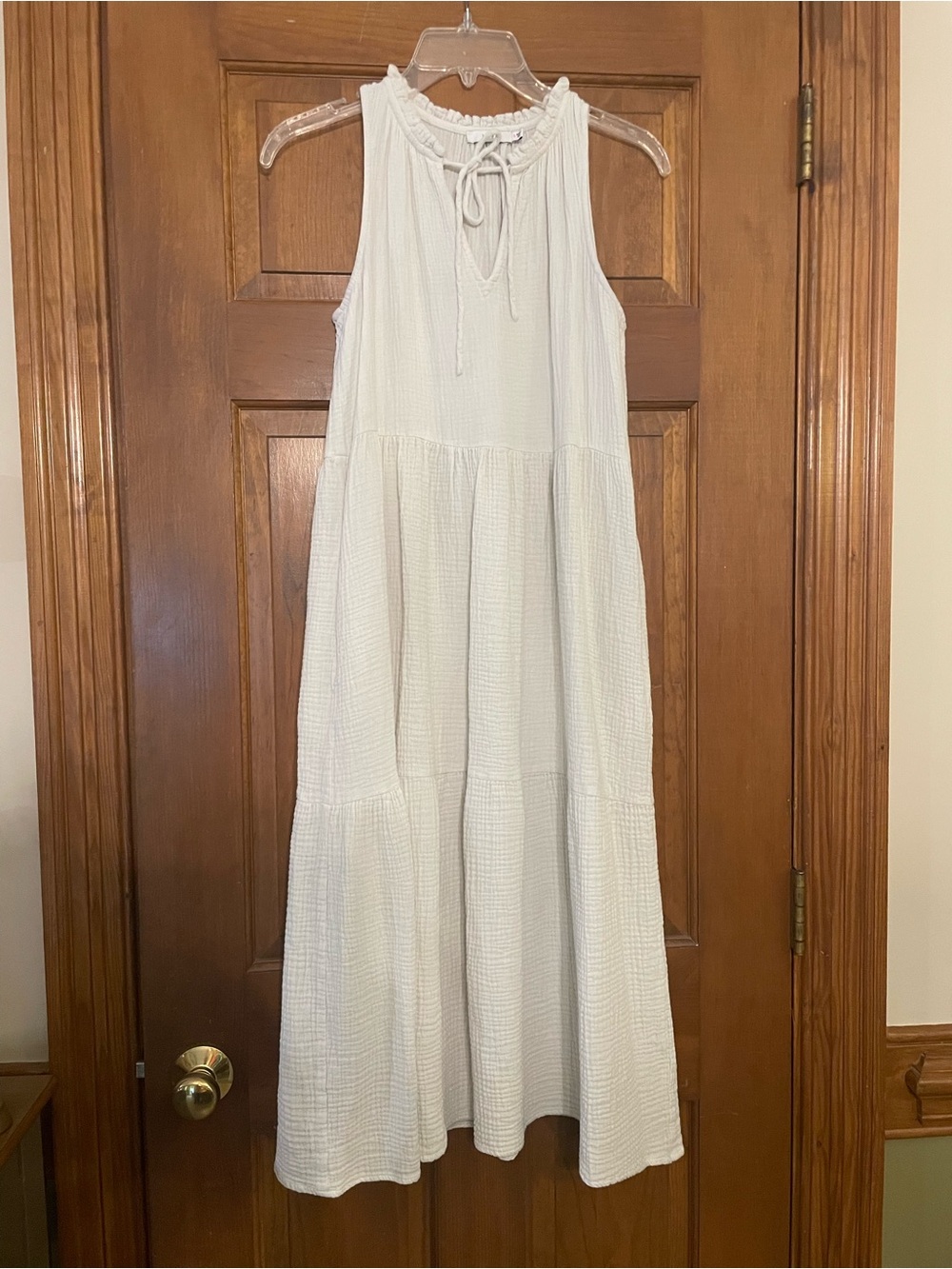 Lush Sleeveless Women’s Cream Ribbed Tiered Midi Dress w/Ruffled Tie Neck Size S